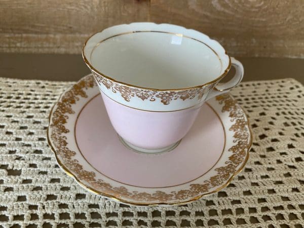 pink and gold tea cups Colclough top