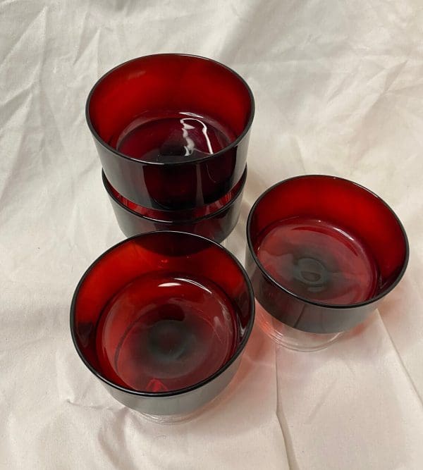 Luminarc champagne glasses red