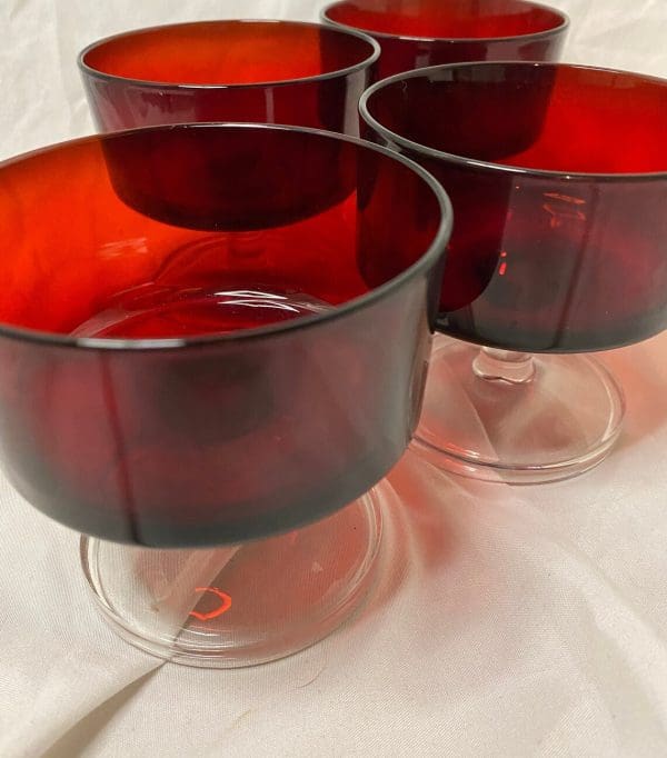 Luminarc champagne glasses ruby red close