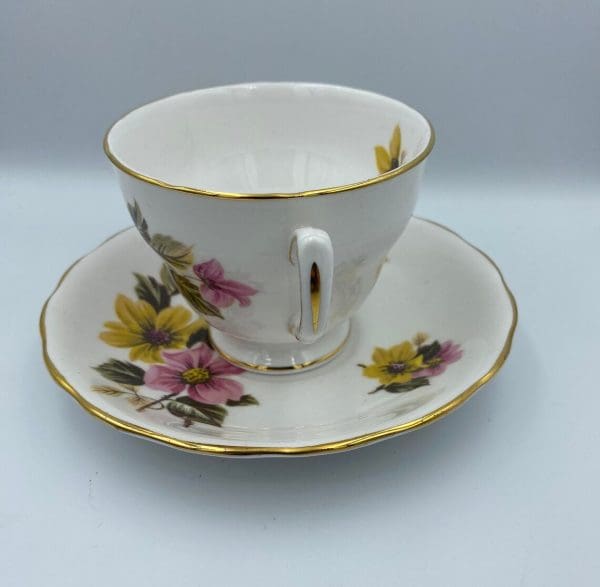 Royal Vale bone china tea cup handle