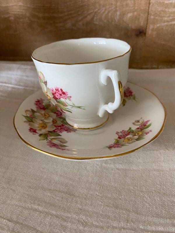 Salisbury bone china England teacup handle