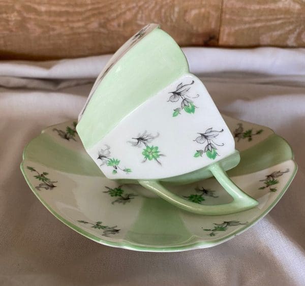 rare Shelley tea cups pointy atomic handle